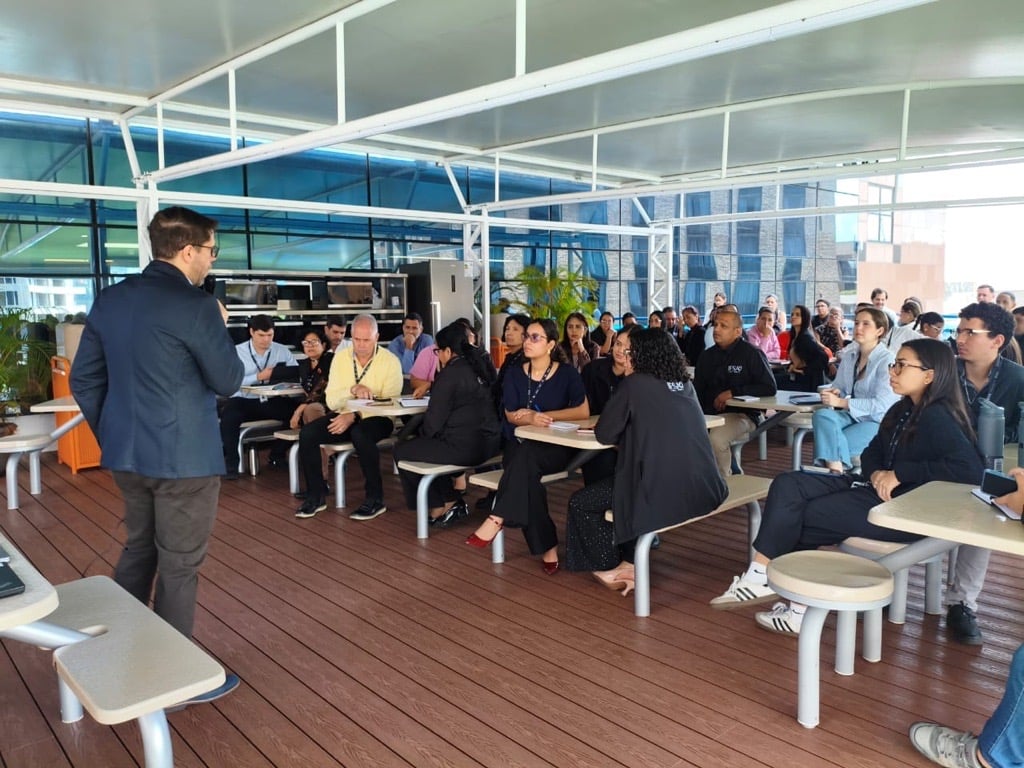 Charla presencial de inteligencia artificial en la sede de Arturo’s: el equipo de Soutec con toda la organización.